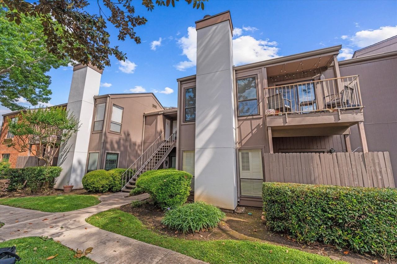 1201 Bering Dr - Photo 3 of 39