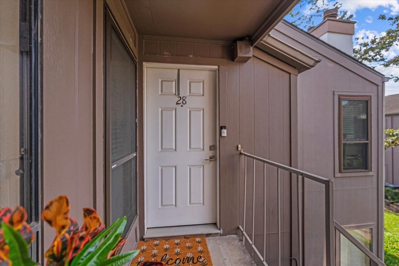 1201 Bering Dr - Photo 4 of 39