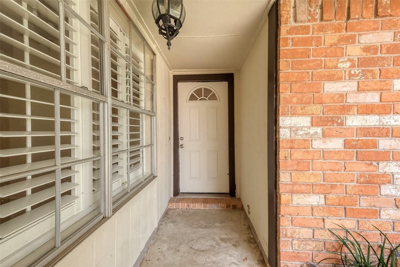 10006 Rocky Hollow Rd - Photo 4 of 29