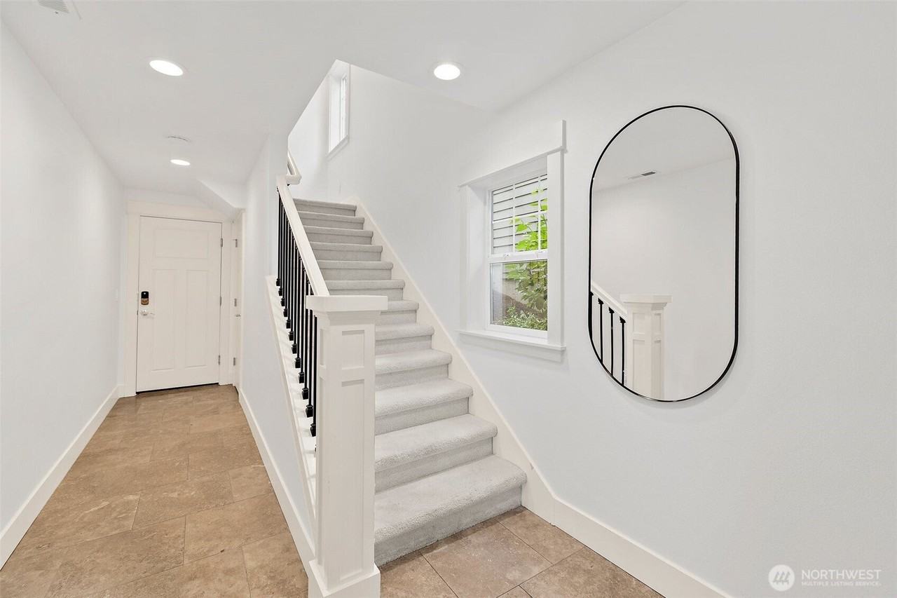 424 3rd Ln S - Photo 3 of 37