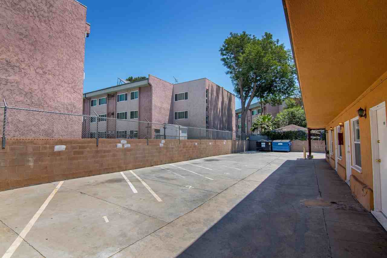 Oxford Suites - Photo 2 of 5