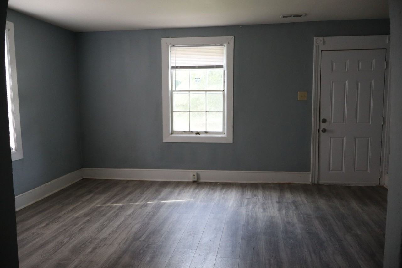 1104 Elvie St Se - Photo 2 of 11