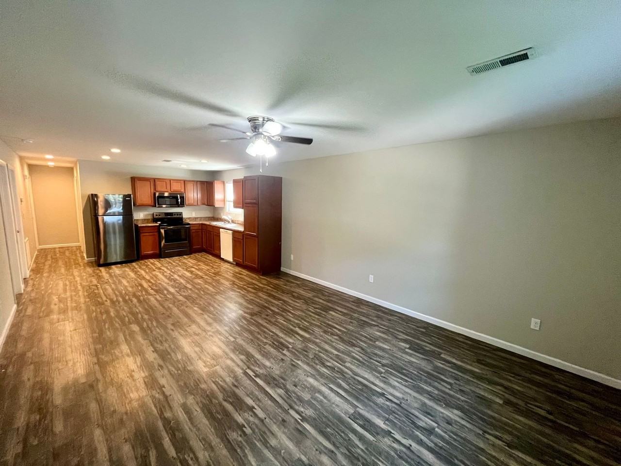 156 Bud St - Photo 2 of 11