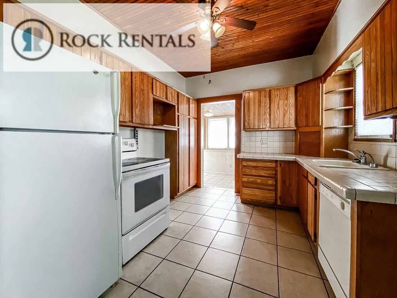 310 S Nickerson St - Photo 2 of 16