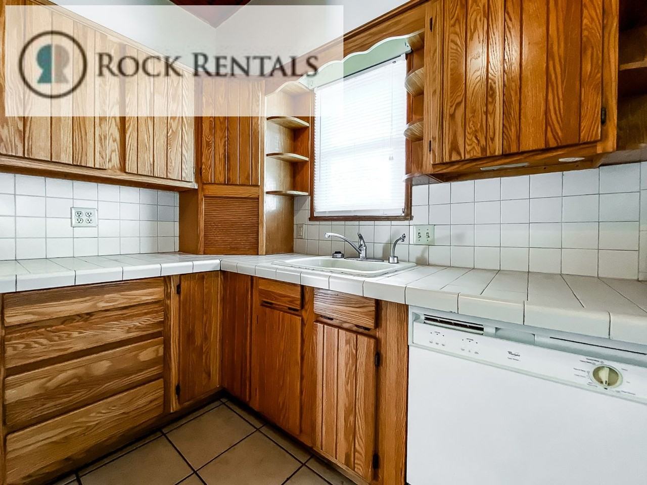 310 S Nickerson St - Photo 3 of 16