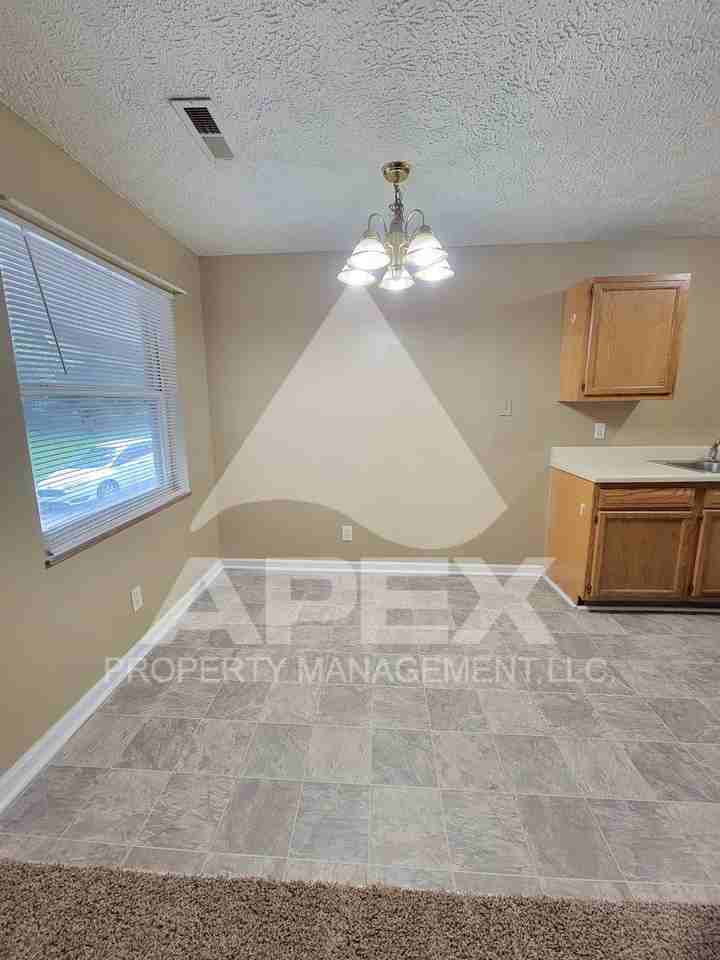 220 Ogle Ave #6 - Photo 5 of 13