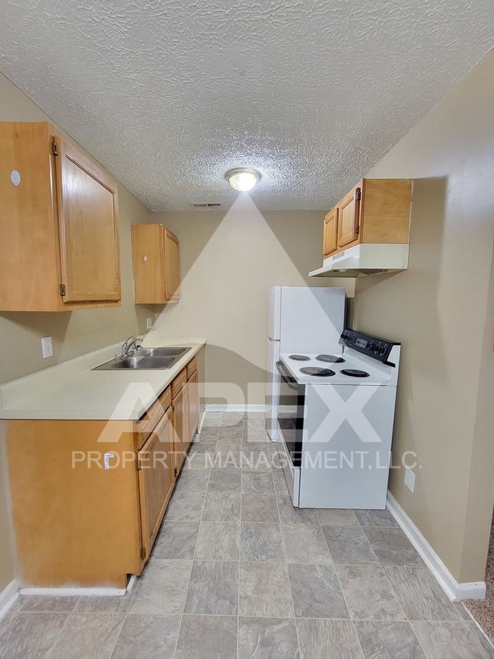 220 Ogle Ave #6 - Photo 6 of 13