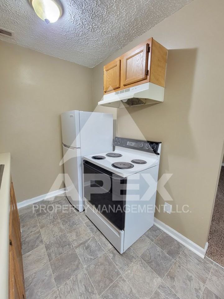 220 Ogle Ave #6 - Photo 7 of 13