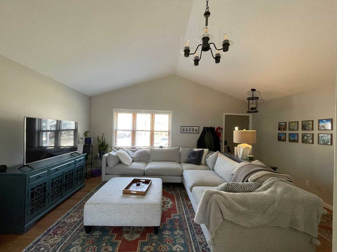 907 Connecticut Ave - Photo 2 of 21