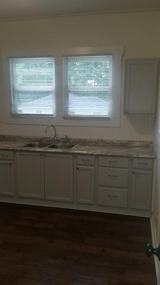 554 S Center St - Photo 2 of 11