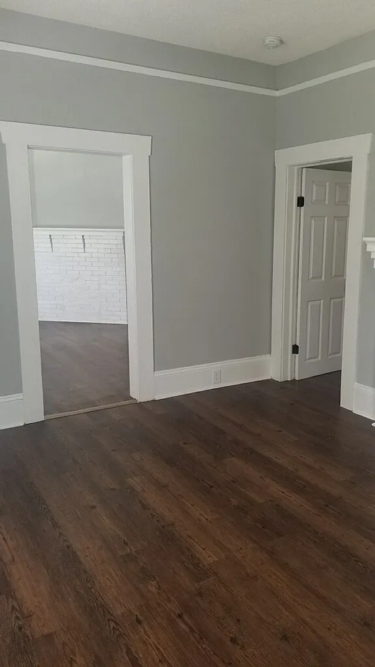 554 S Center St - Photo 4 of 11