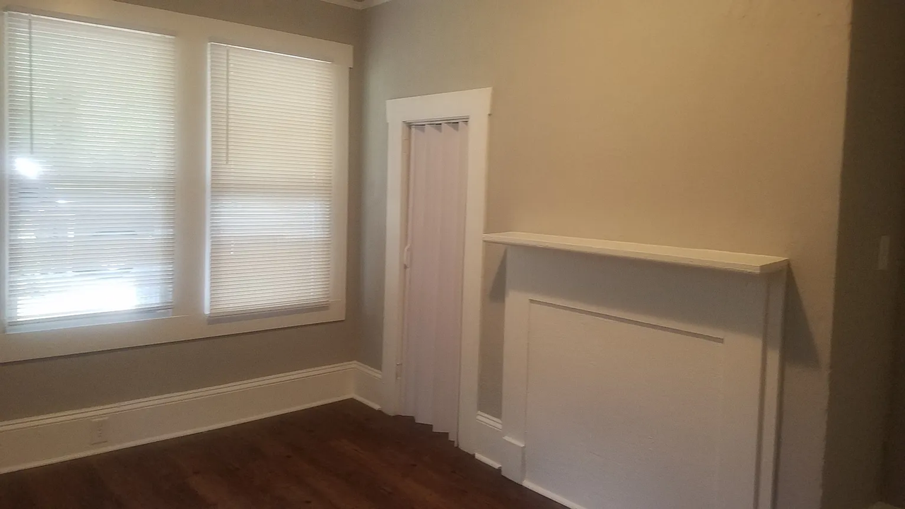 554 S Center St - Photo 7 of 11