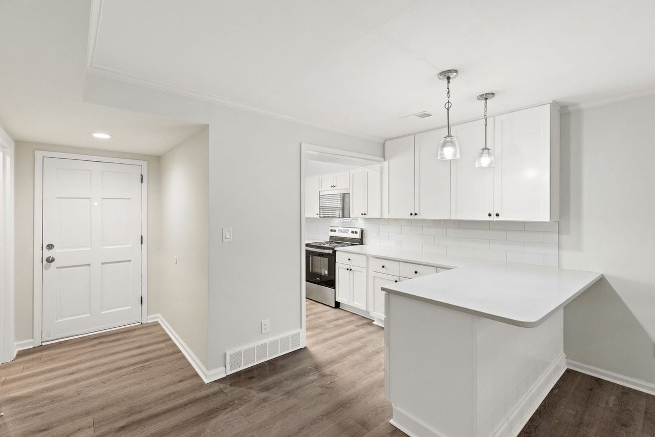 155 South Eagle Creek Drive - Photo 3 of 10