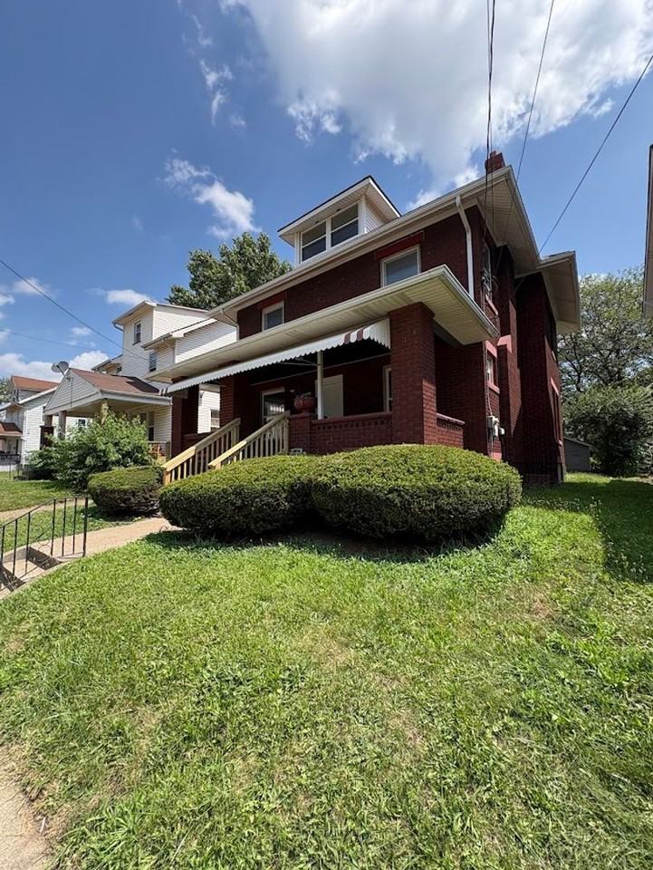 338 Bedford Ave Nw - Photo 2 of 26