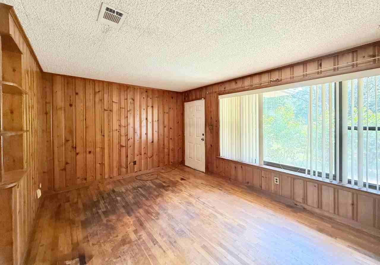 522 Amber St - Photo 2 of 12