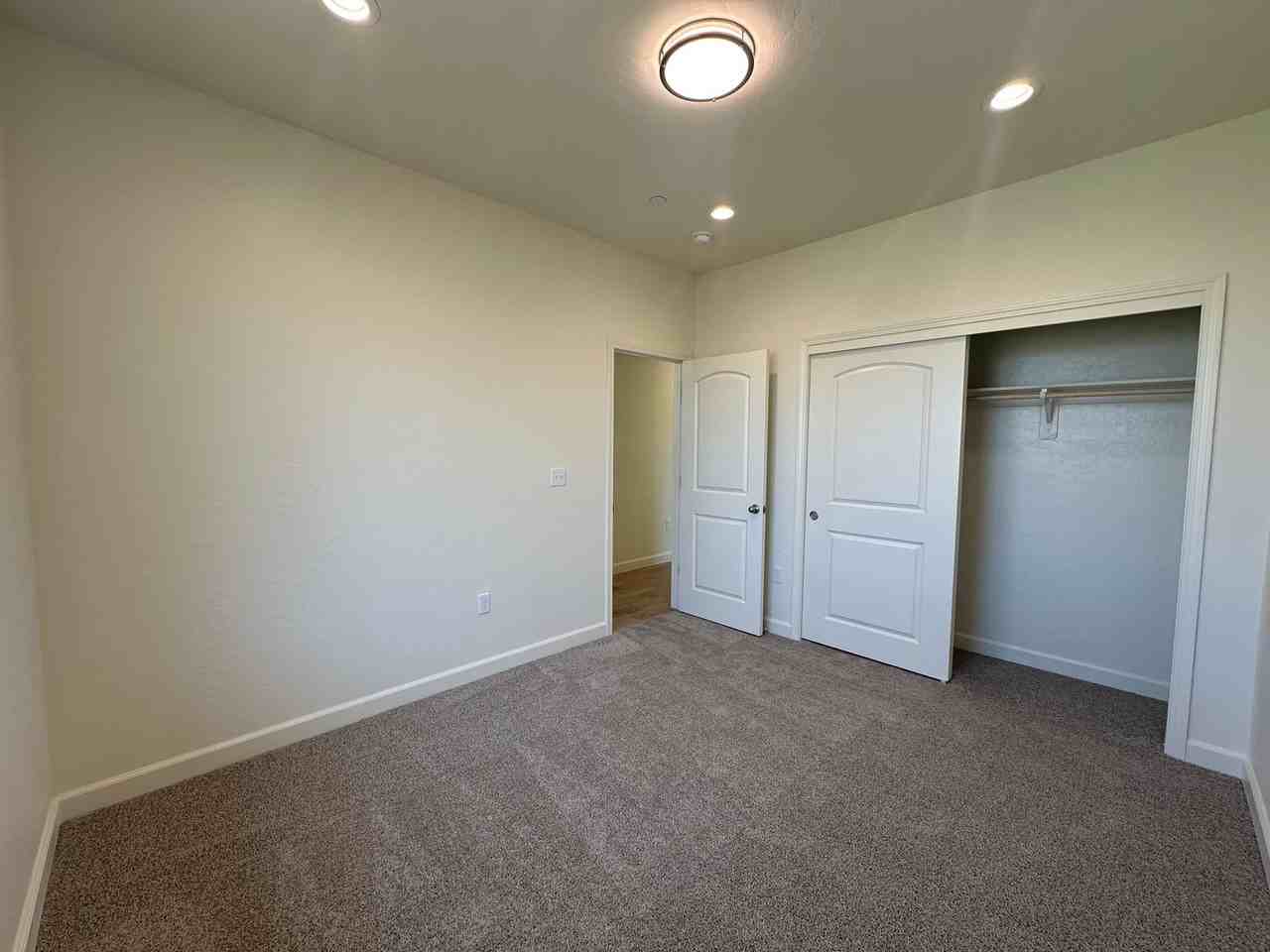 2444 N Hilton St - Photo 4 of 21
