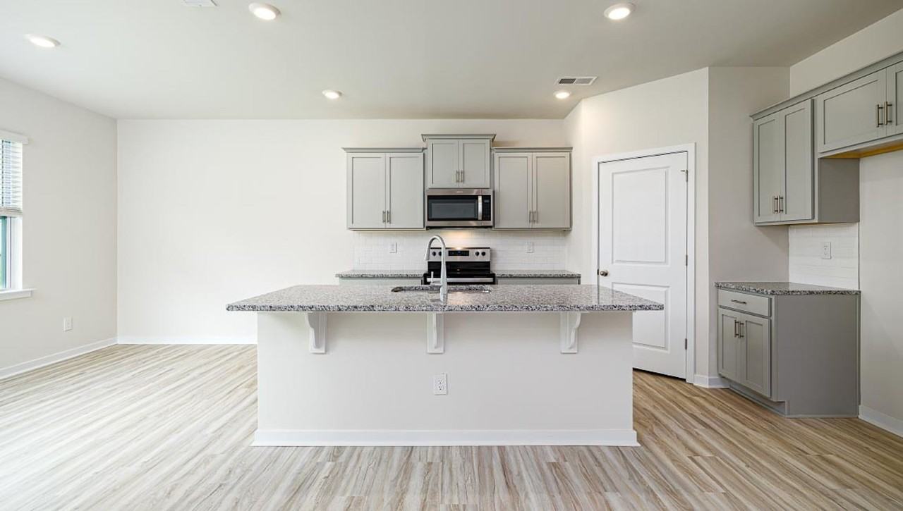 135 Hayes Rd - Photo 2 of 33