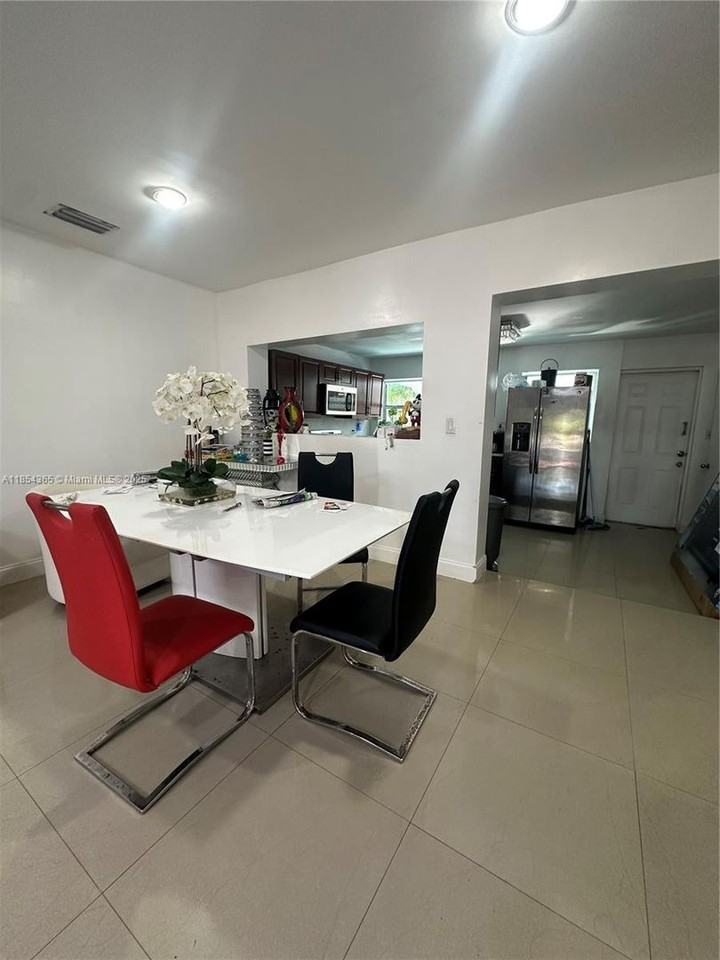 16030 Miami Dr - Photo 2 of 14