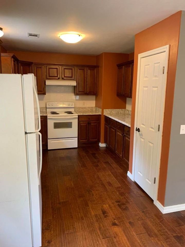 815 E 6th St - Photo 5 of 21