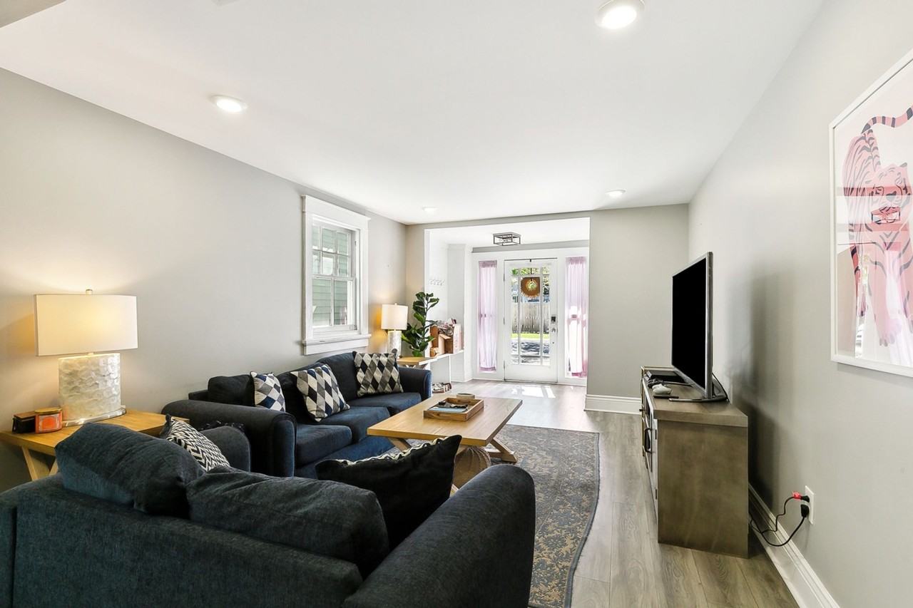 7713 Hampson St - Photo 5 of 23