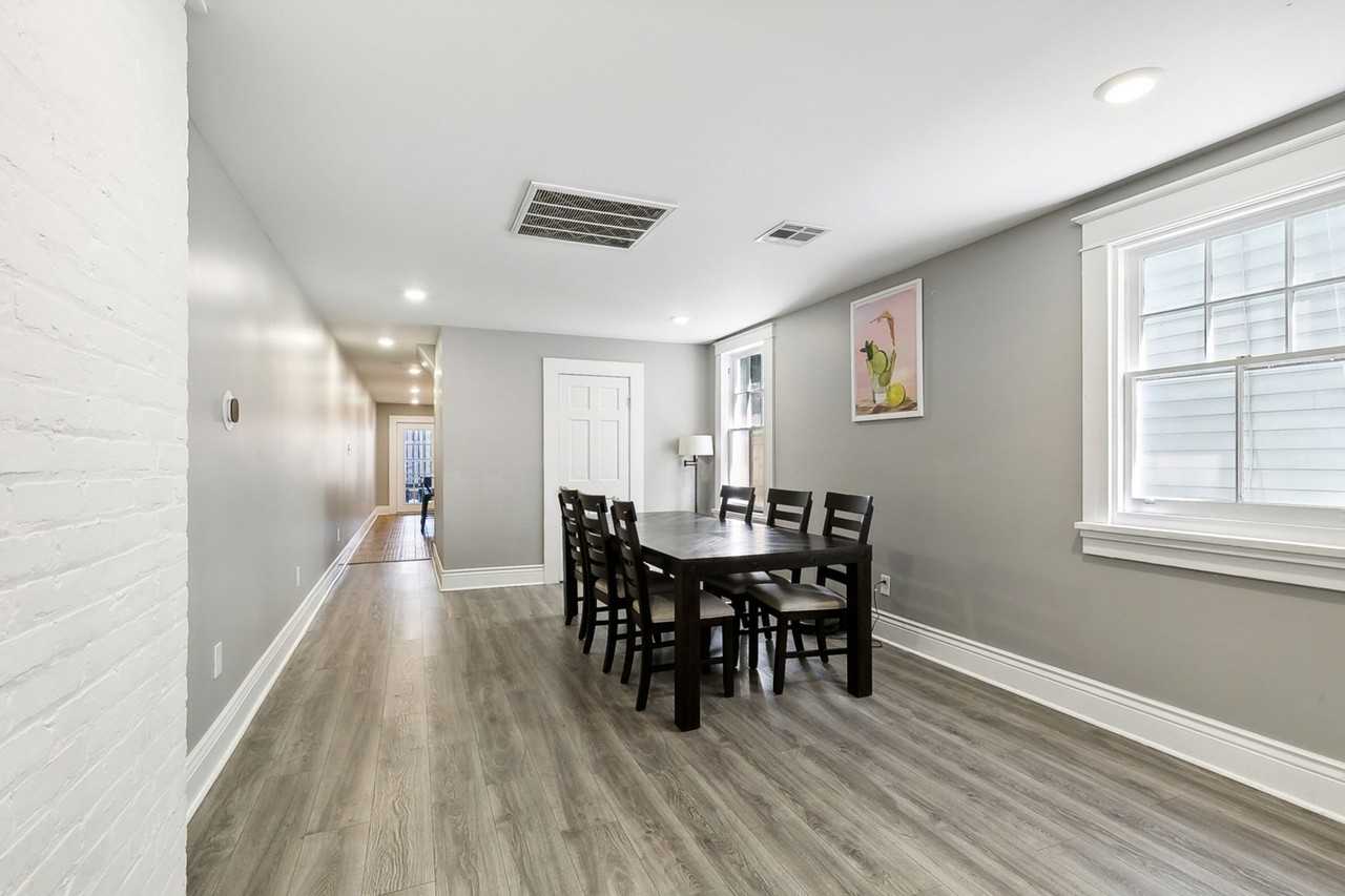 7713 Hampson St - Photo 7 of 23