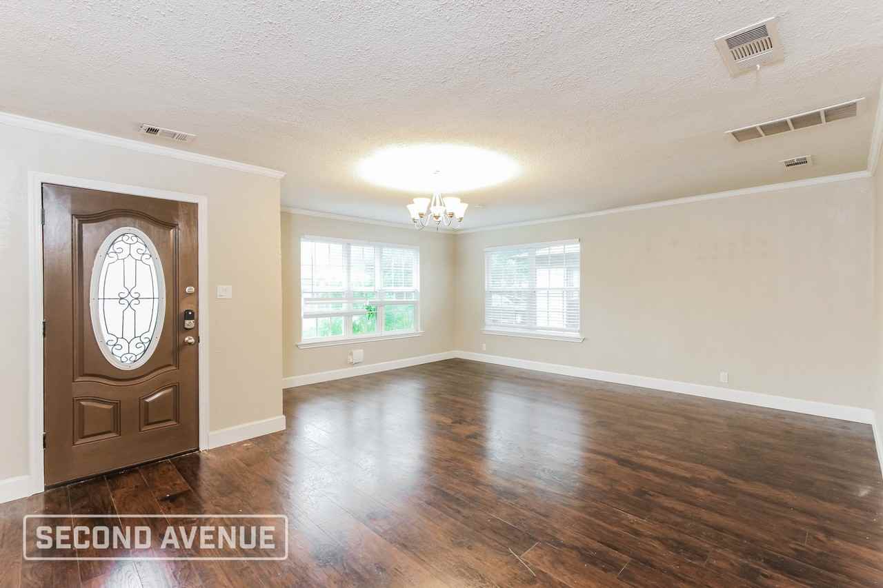 2114 S Tyler St - Photo 4 of 17