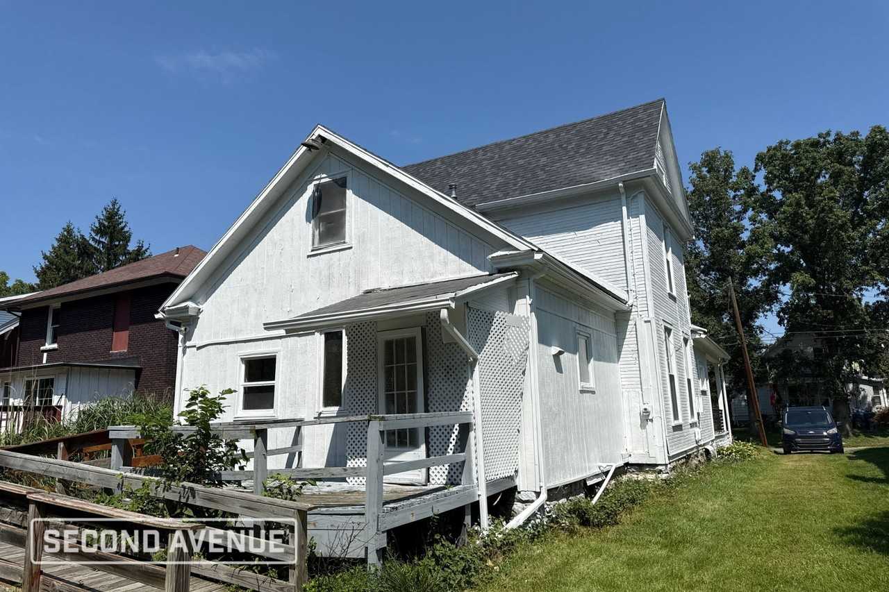 1111 Hayes Ave - Photo 3 of 14