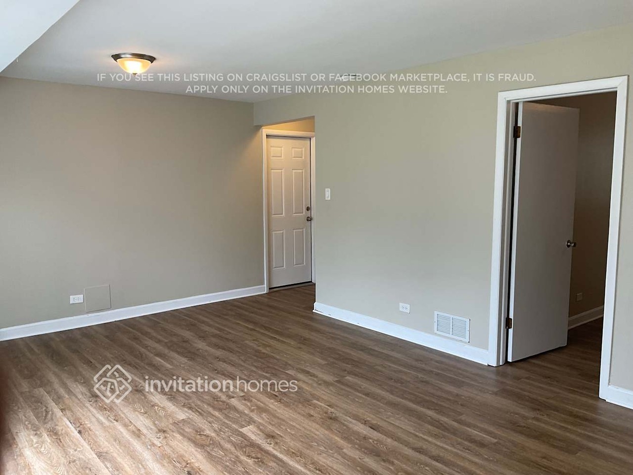 825 W Manor Ct - Photo 2 of 16
