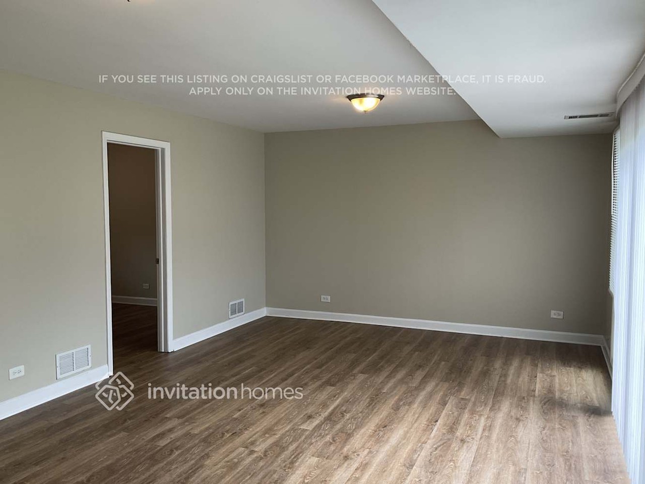 825 W Manor Ct - Photo 3 of 16