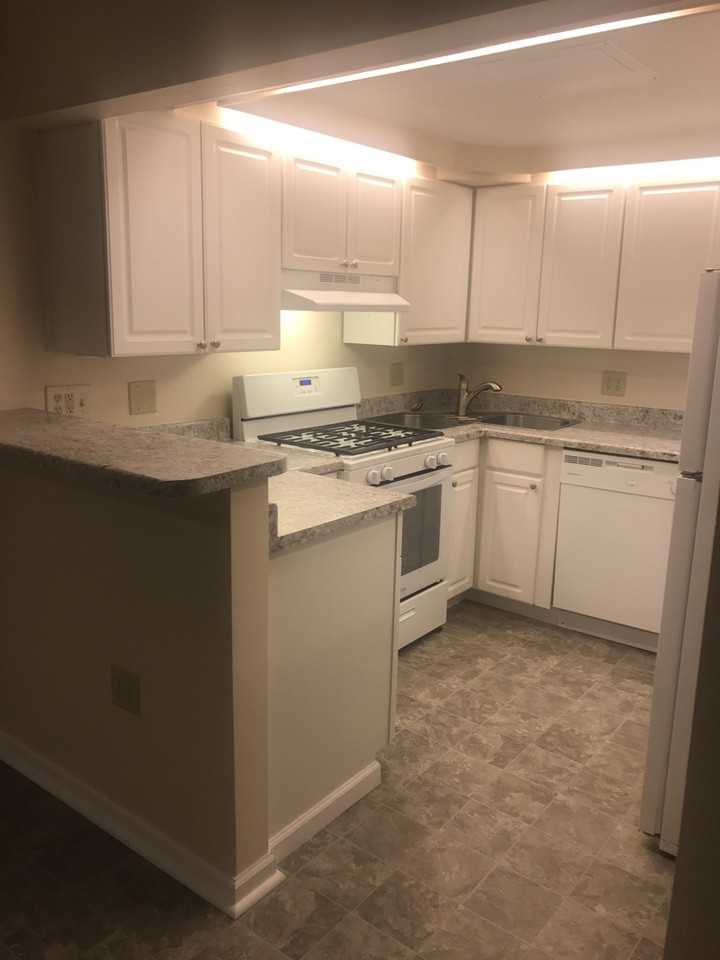 Castle Court Apartments - Photo 6 of 15