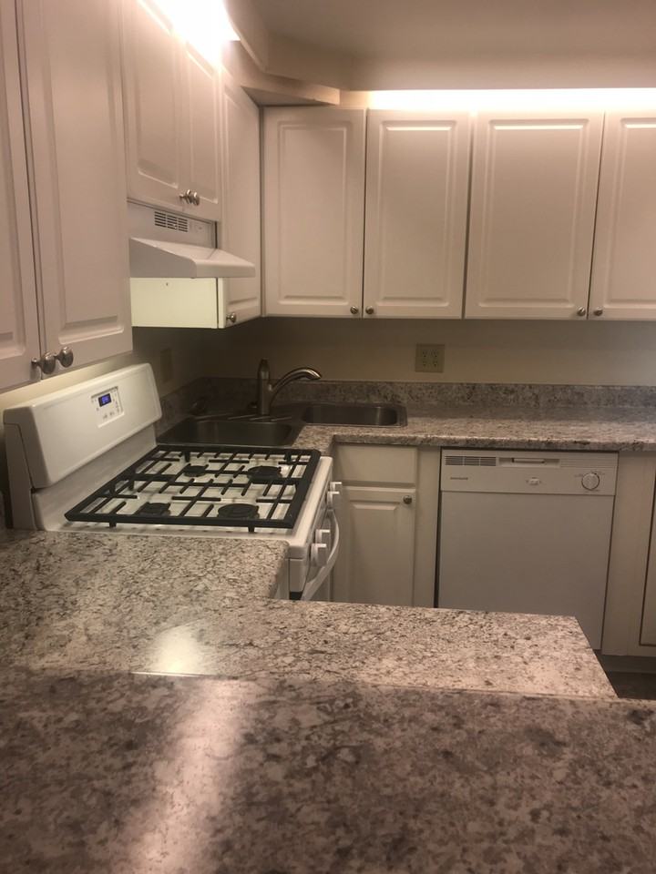 Castle Court Apartments - Photo 7 of 15