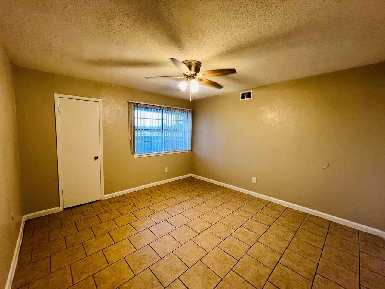 Spanish Lagos Apartments - Photo 2 of 15