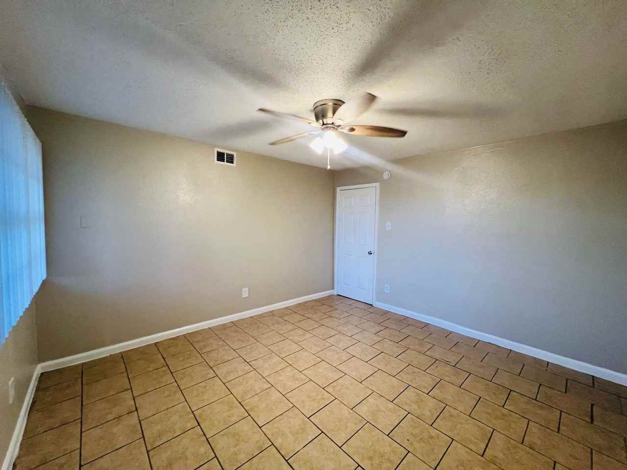 Spanish Lagos Apartments - Photo 5 of 26