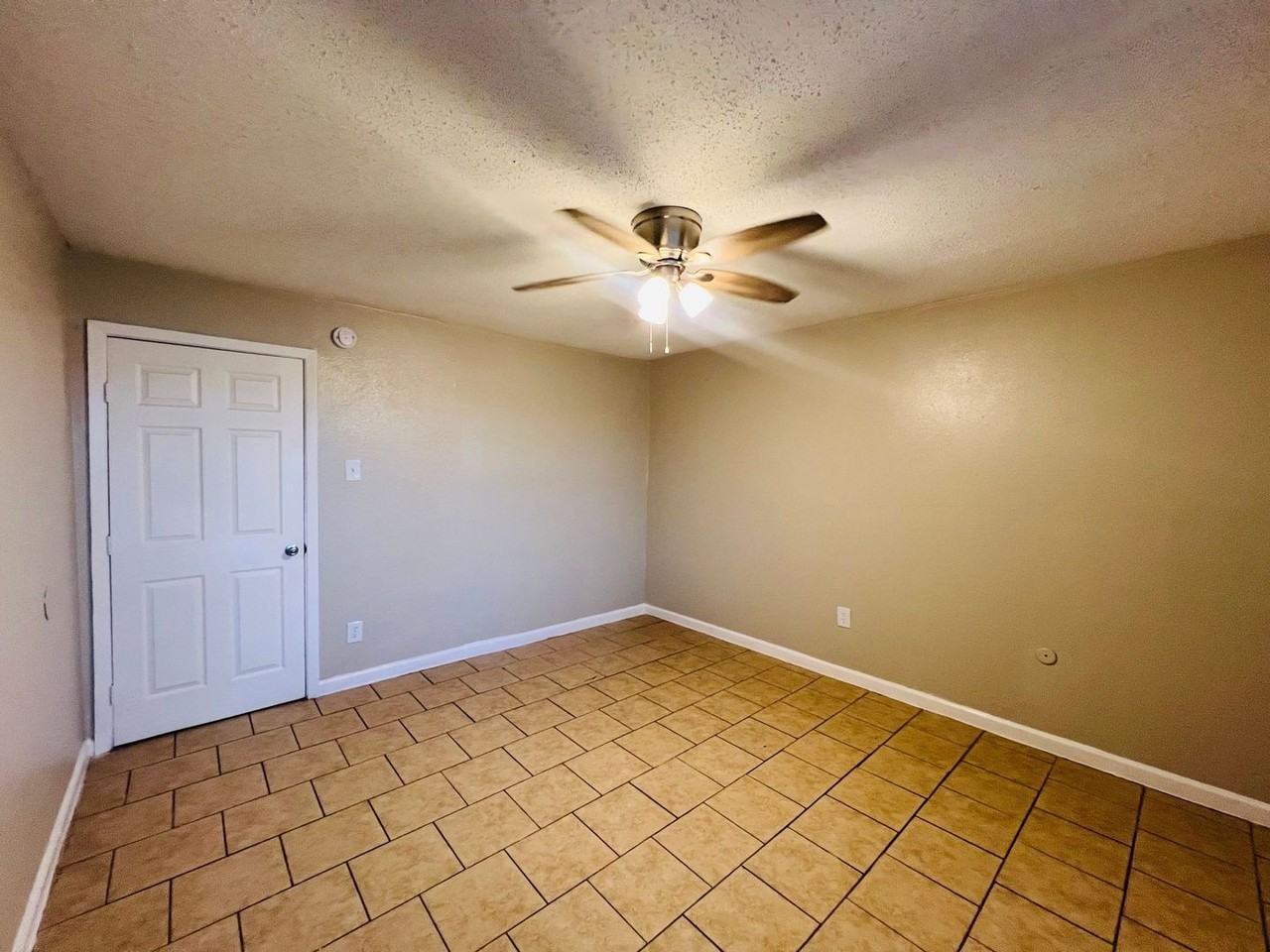 Spanish Lagos Apartments - Photo 6 of 26