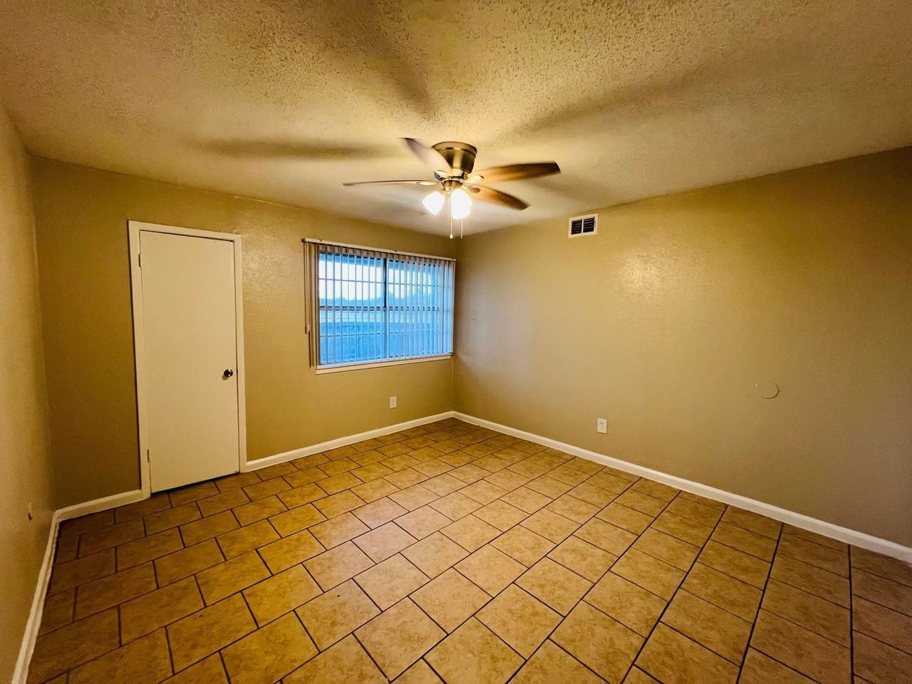 Spanish Lagos Apartments - Photo 2 of 15