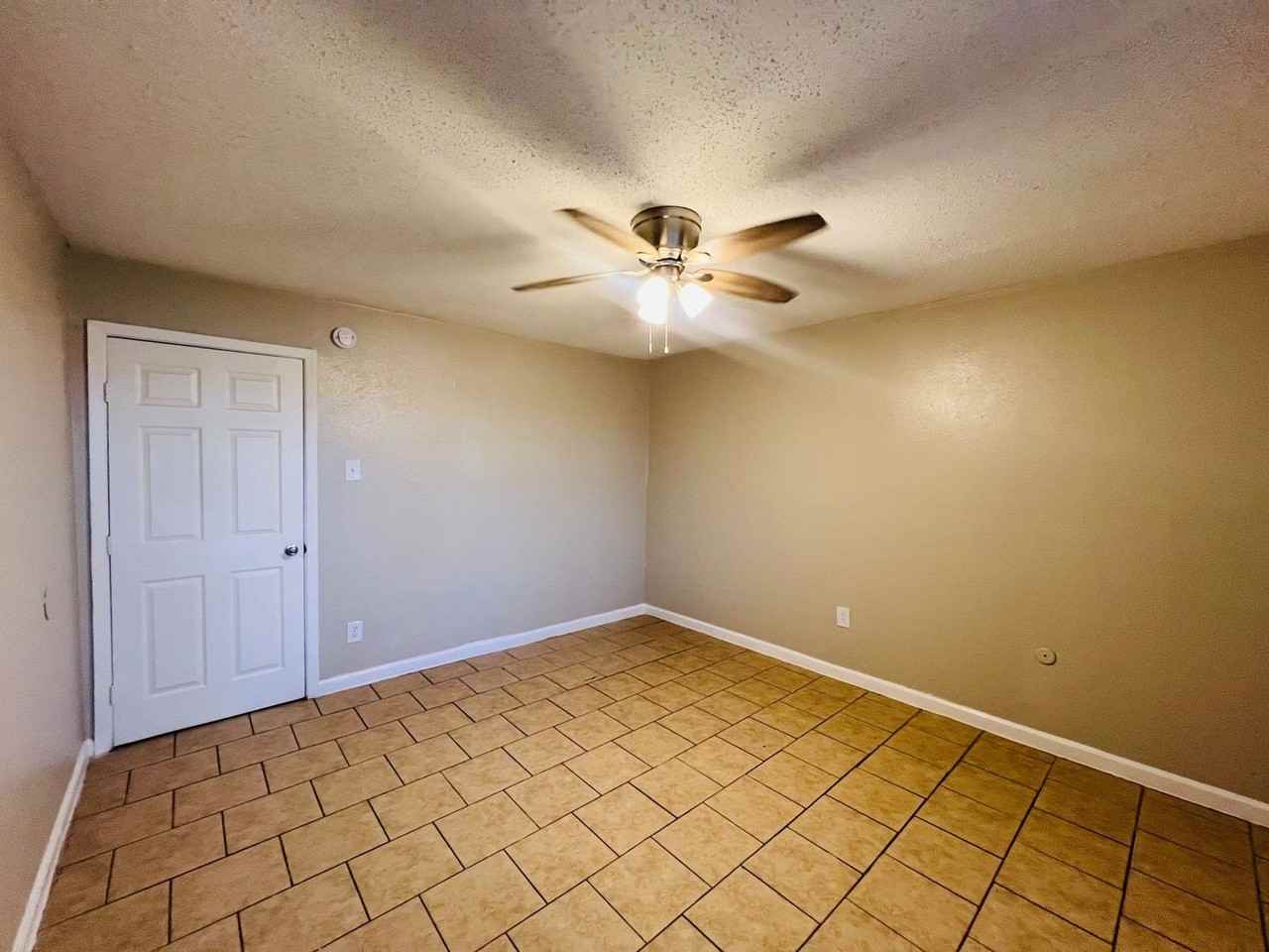 Spanish Lagos Apartments - Photo 5 of 15