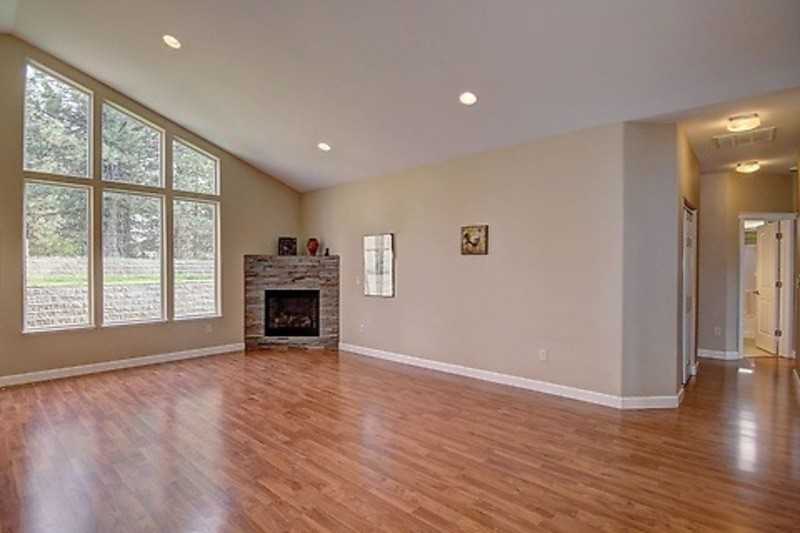 212 E Pine Needle Ave - Photo 2 of 13