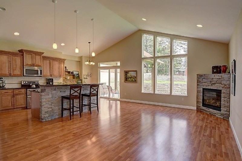 212 E Pine Needle Ave - Photo 3 of 13