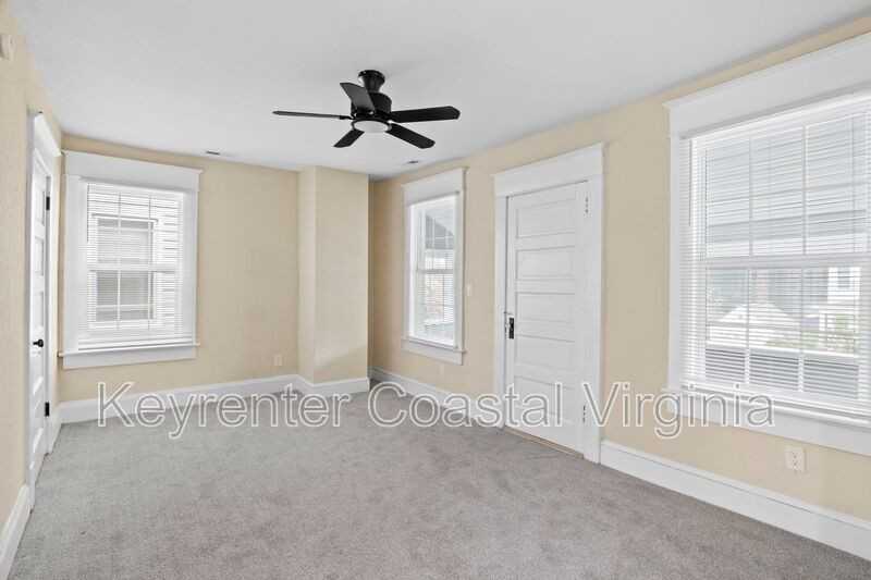 635 W 37th St - Photo 2 of 14