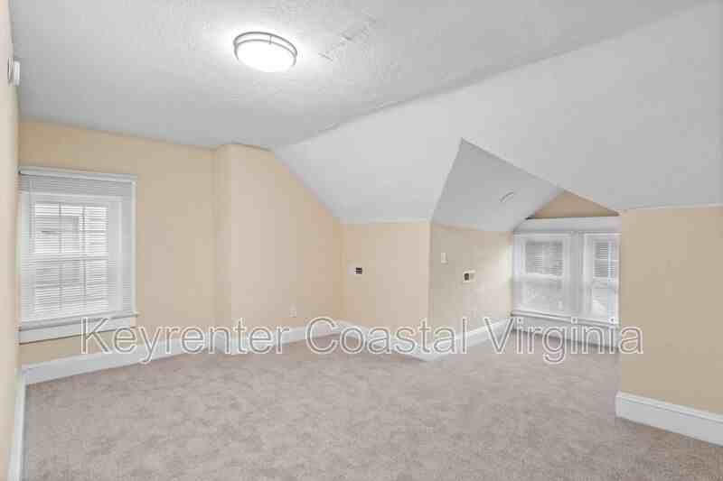 635 W 37th St - Photo 3 of 14