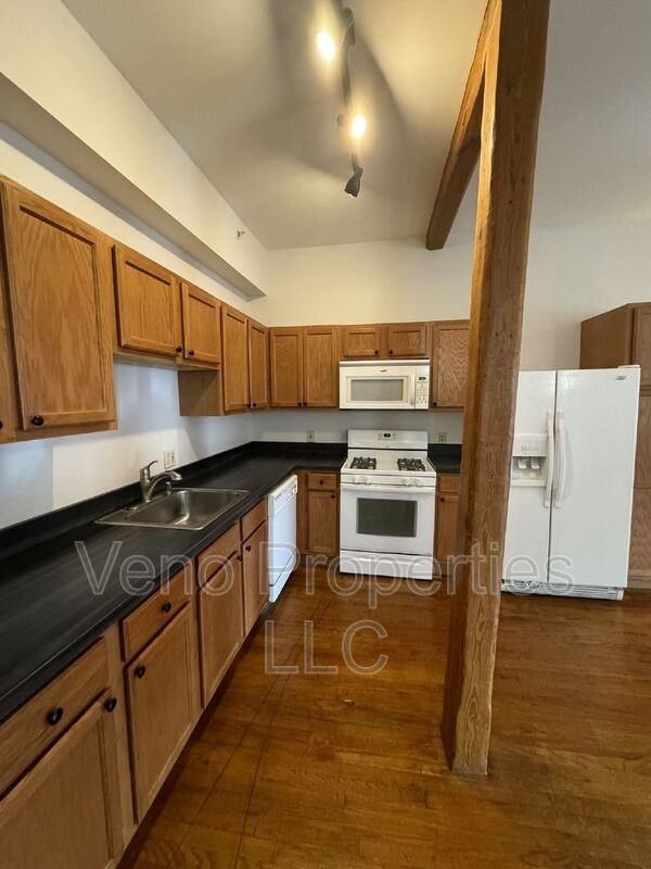 1 S Park St #1B - Photo 2 of 12