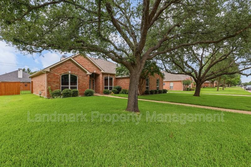 1612 Twin Oaks Dr - Photo 2 of 30