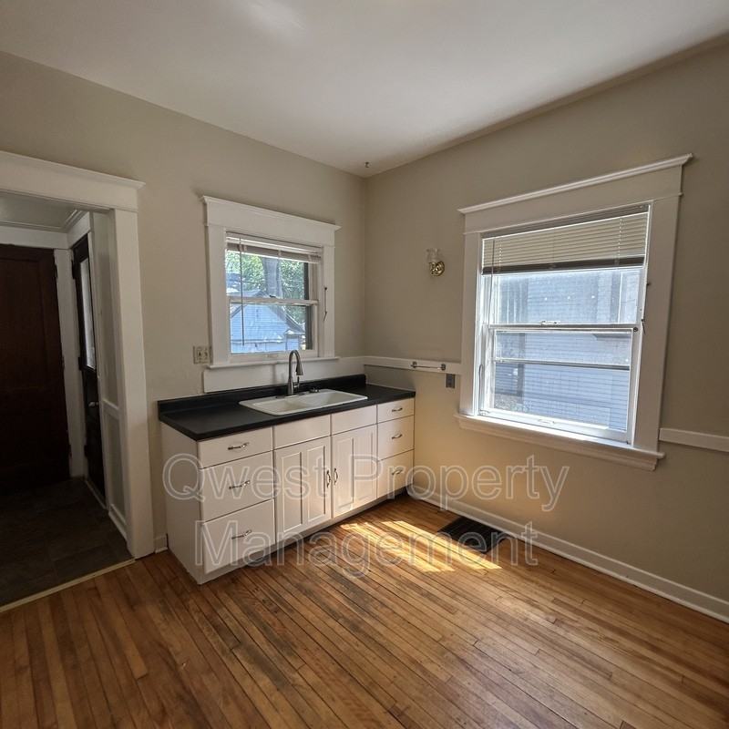 1335 Logan Street Southeast - Photo 5 of 11