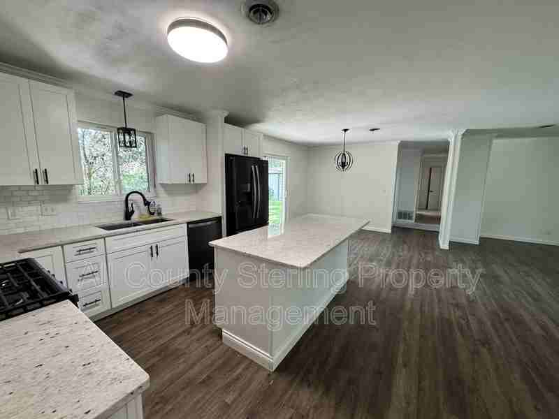353 Se Olustee Ave - Photo 3 of 13