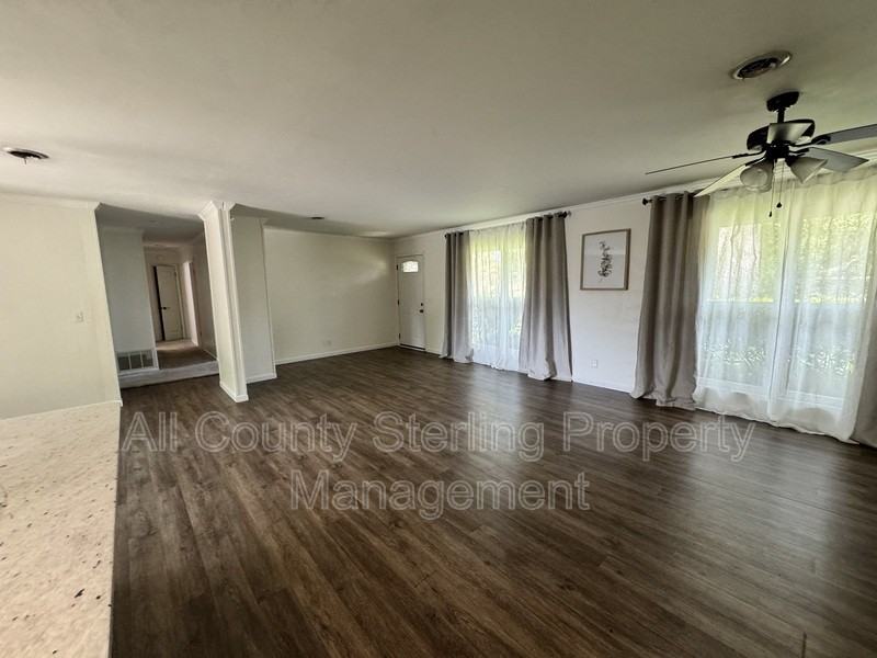 353 Se Olustee Ave - Photo 4 of 13