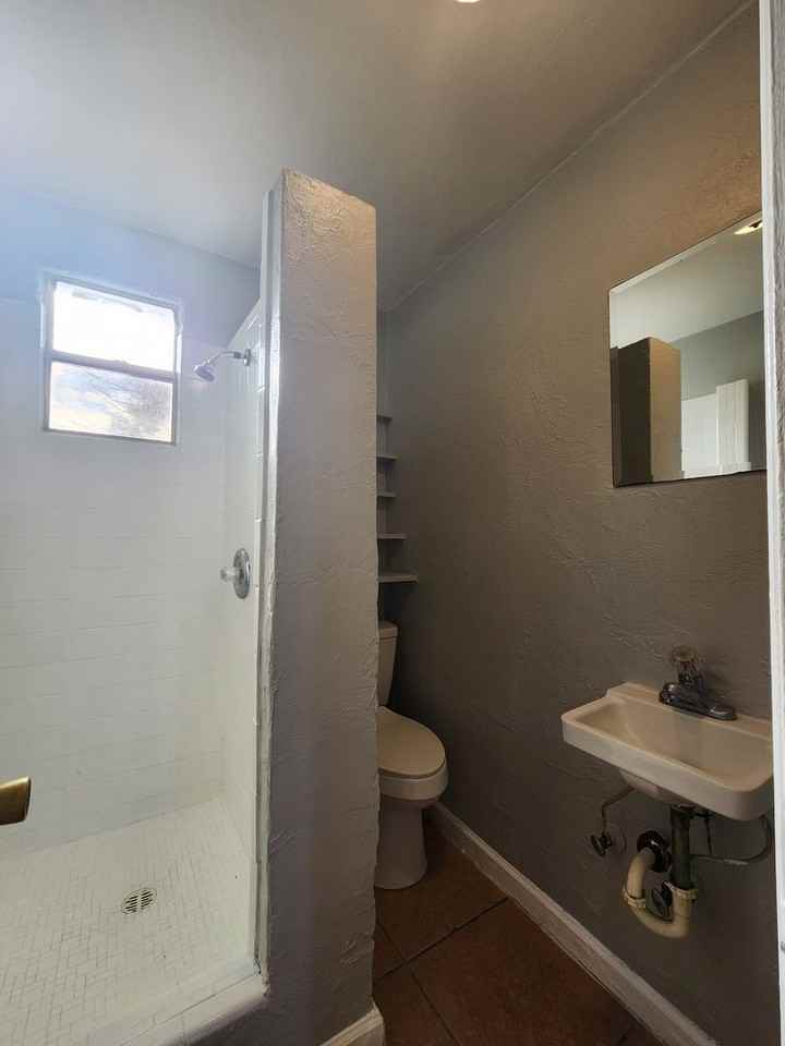 1214 S Ridgewood Ave #4 - Photo 2 of 4