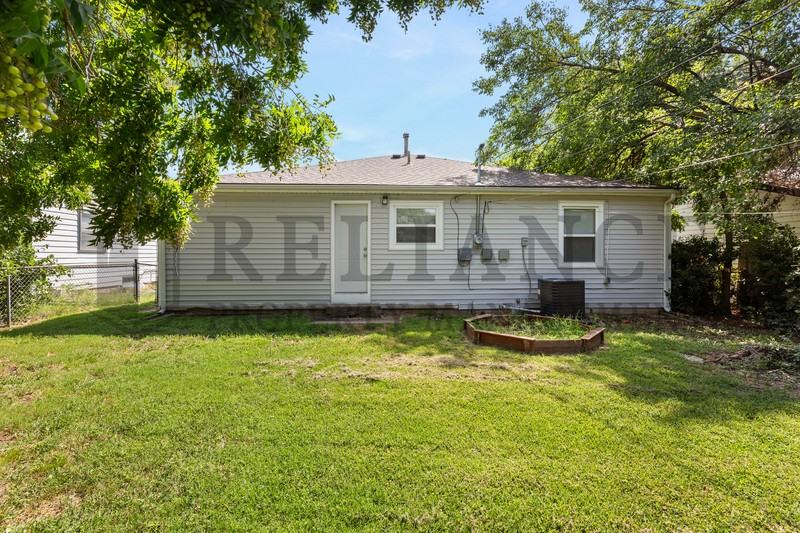 1231 Harding St - Photo 4 of 18