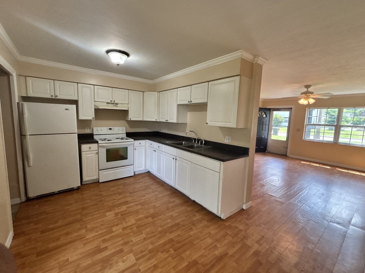 6034 Southwest 9th Place #B - Photo 2 of 3