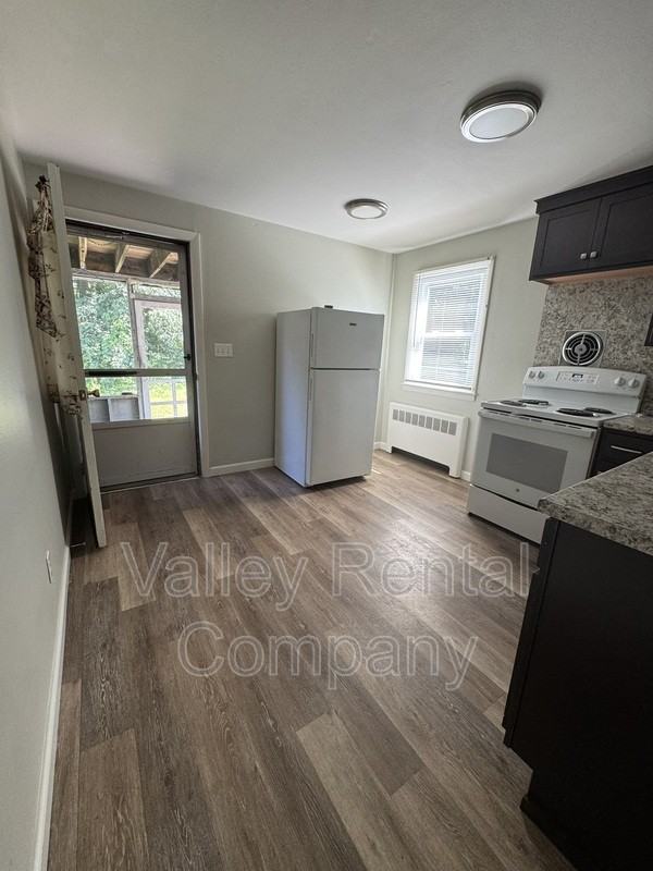 53 New Ludlow Rd - Photo 3 of 9
