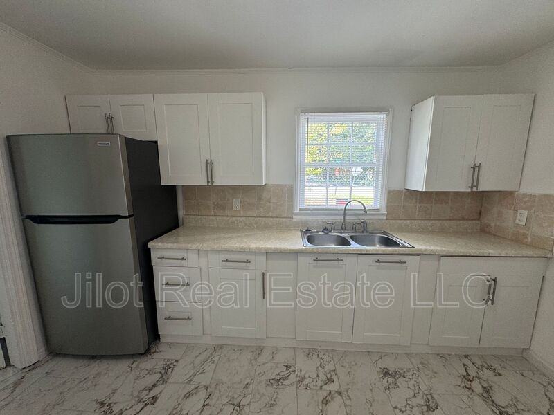 1939 Washington Rd - Photo 2 of 16